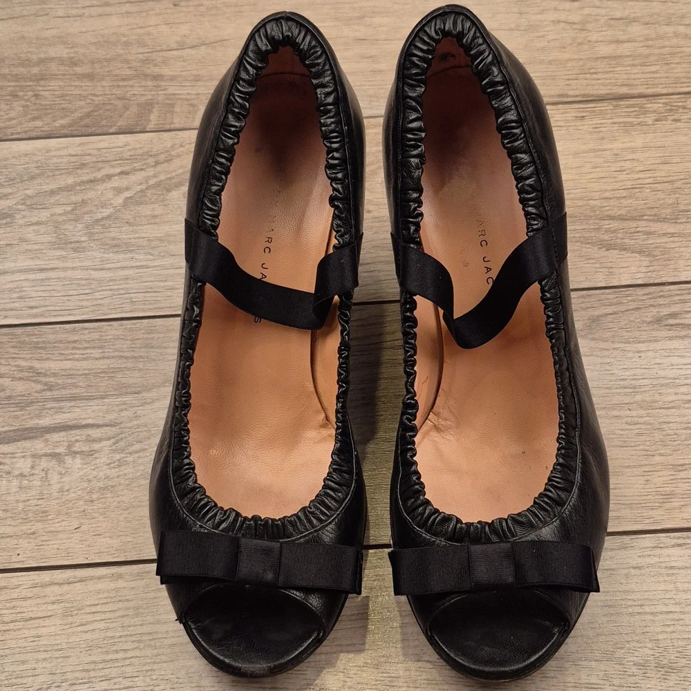 MARC JACOBS Italy Proposal Black Leather‎ Bow Sz 8.5 B Womens Pumps Heels RARE